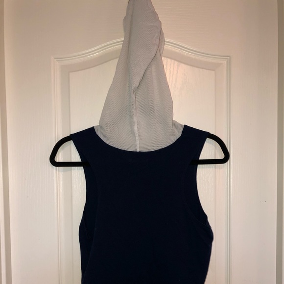 Fitigues Hooded Sleeveless Top - Picture 3 of 7